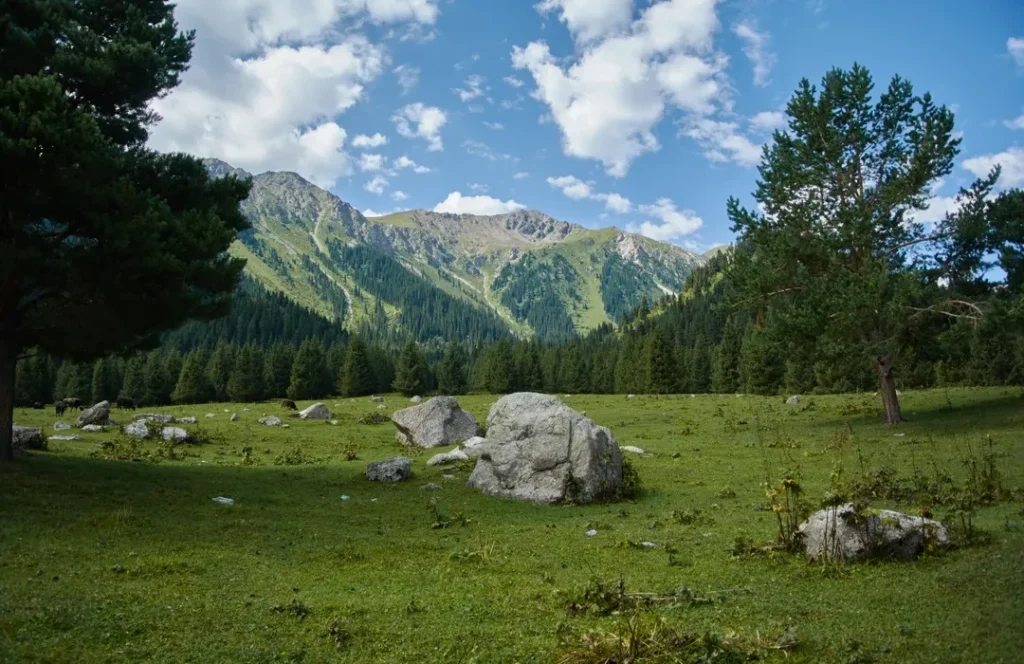 Hiking in Jeti-Oguz Valley - Kyrgyzstan