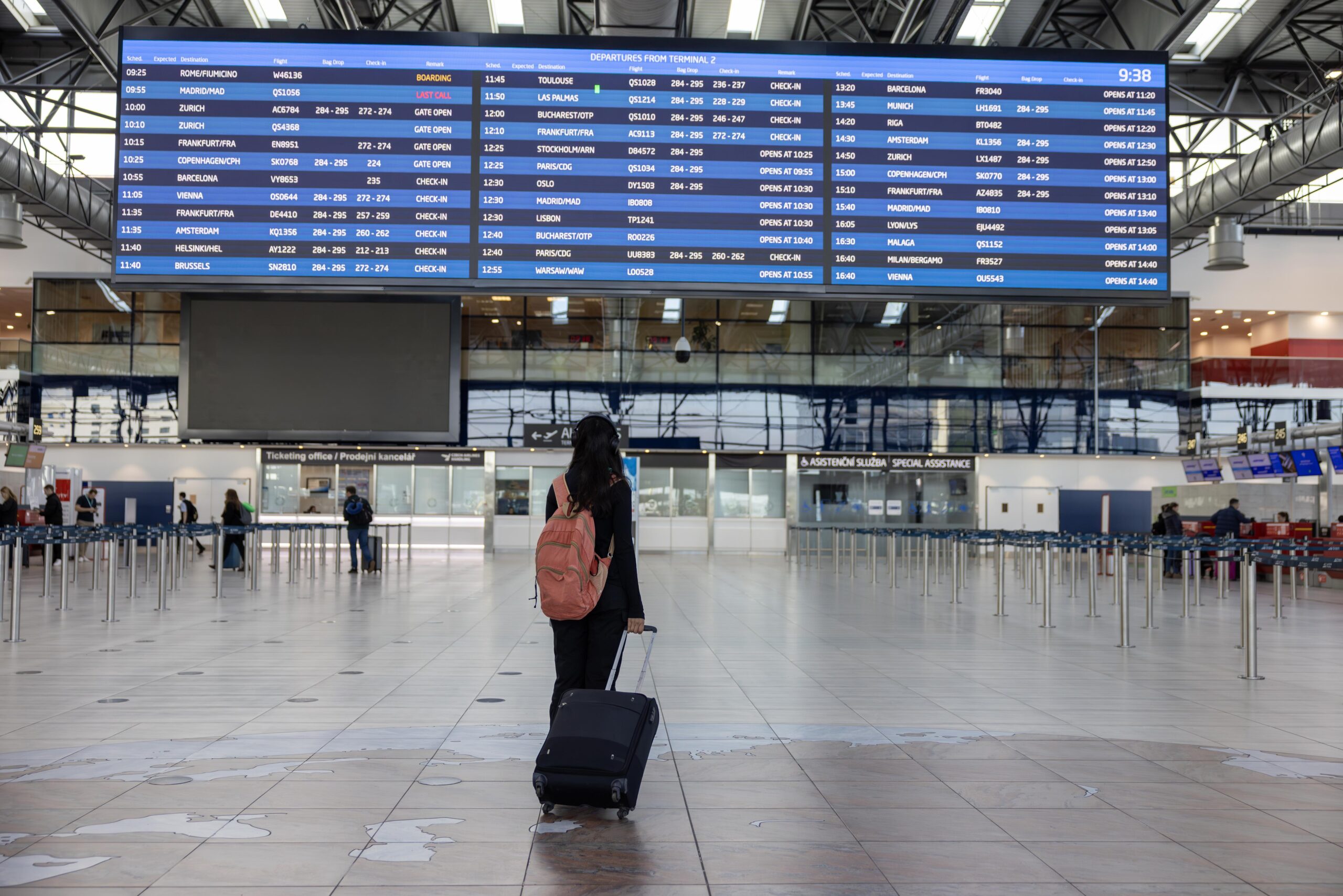 How to Make Your Airport Experience Easier: 8 Smart Travel Tips